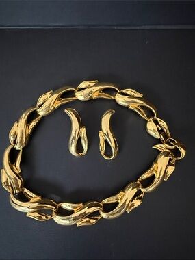 Vintage Gold Link Statement Necklace and Earrings Set - Unbranded-